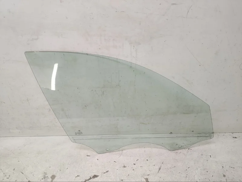 Стекло BMW 3er 2005-2012 E90