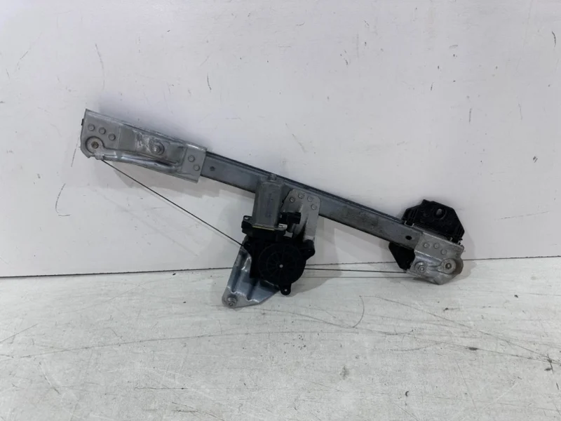 Стеклоподъемник Renault Sandero 2014-