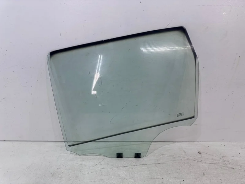 Стекло двери Renault Duster 2010-2021