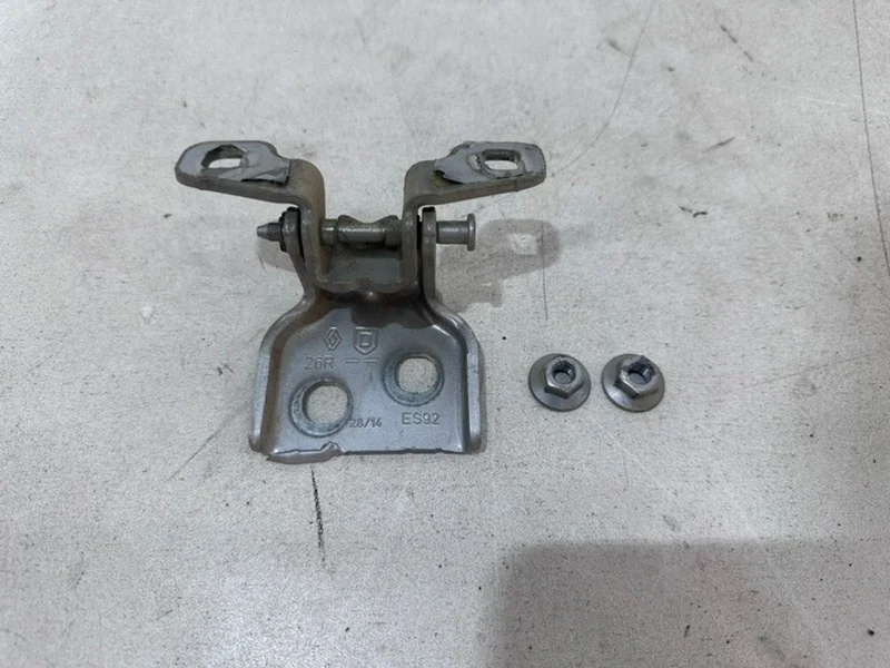 Петля двери Renault Duster 2010 - 2021