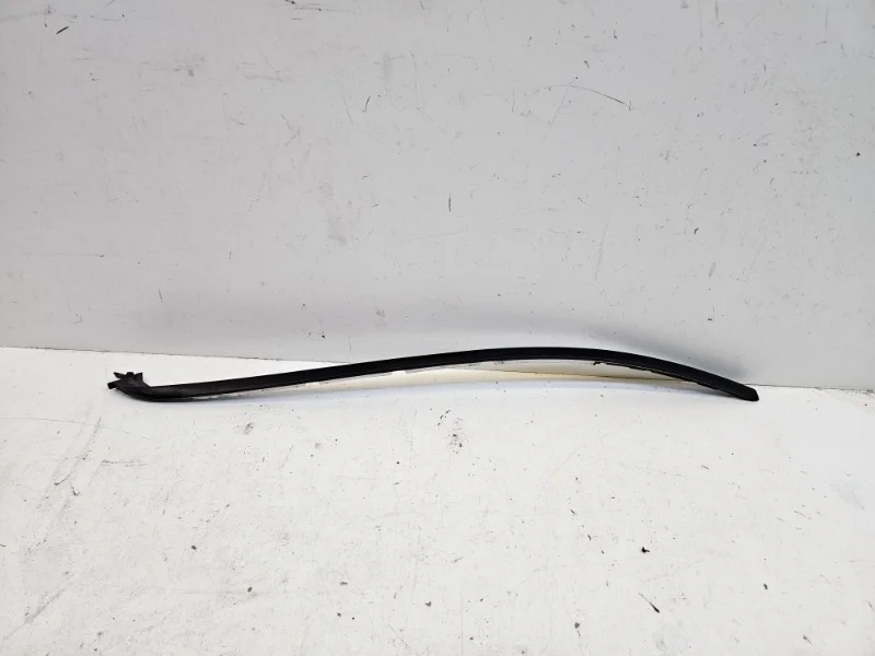 Молдинг лобового стекла Toyota Land Cruiser 2015-2021 200