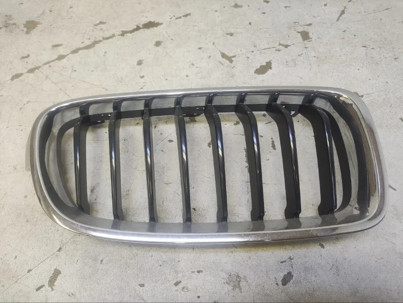 Решетка радиатора BMW 3er 2011-2015 F30