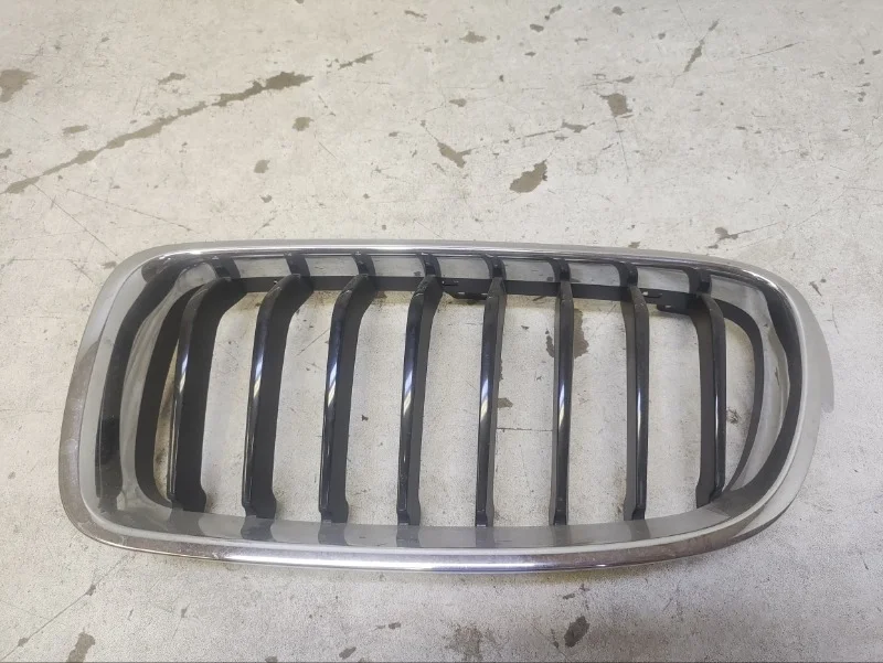 Решетка радиатора BMW 3er 2011-2015 F30