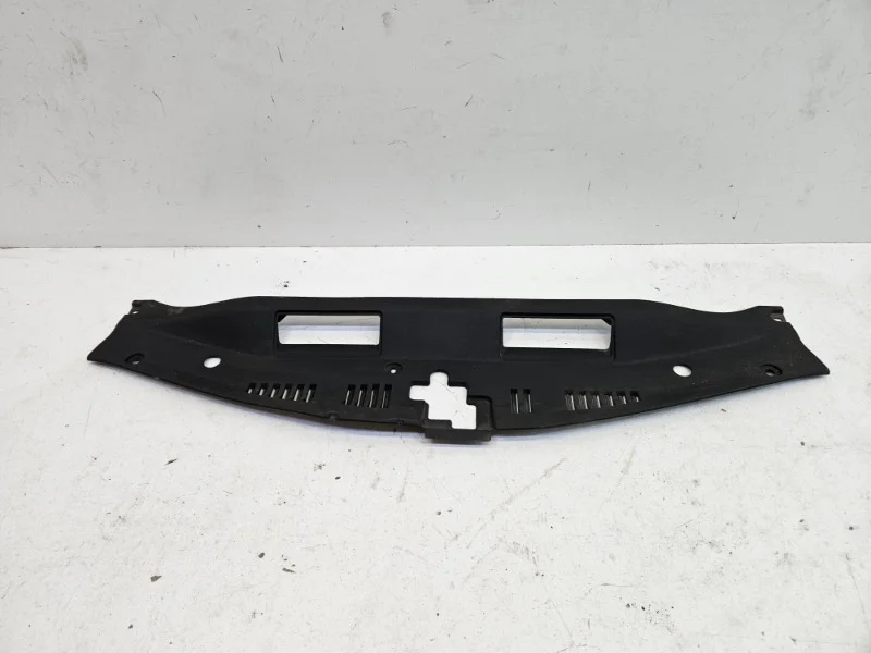 Накладка замка капота Toyota Camry 2017-2024 70