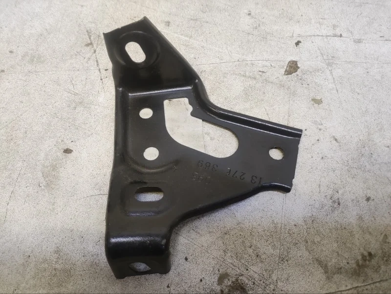 Кронштейн крыла Opel Astra 2010-2017 J