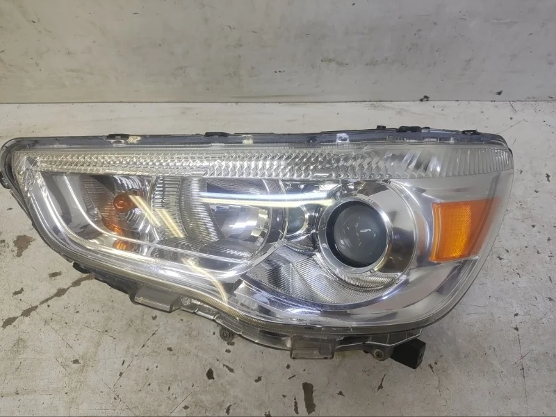 Фара Mitsubishi ASX 2010-