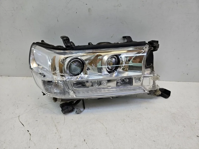 Фара Toyota Land Cruiser 2015-2021 200