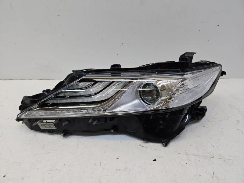 Фара Toyota Camry 2020-2024 70