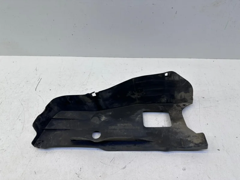 Пыльник бампера Toyota Land Cruiser 2015-2021 200