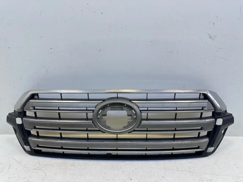 Решетка радиатора Toyota Land Cruiser 2016-2023 200