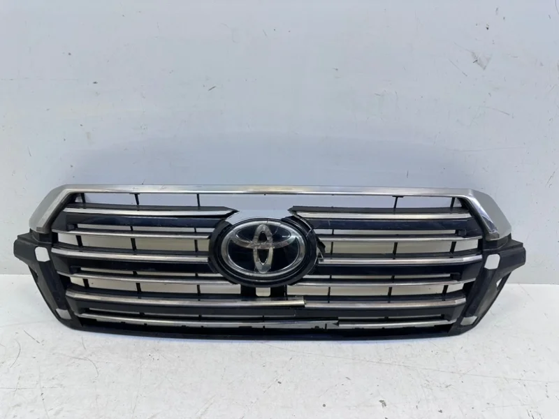 Решетка радиатора Toyota Land Cruiser 2016-2023 200