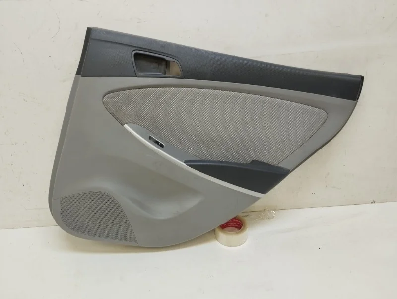 Обшивка двери Hyundai Solaris 2011-2017