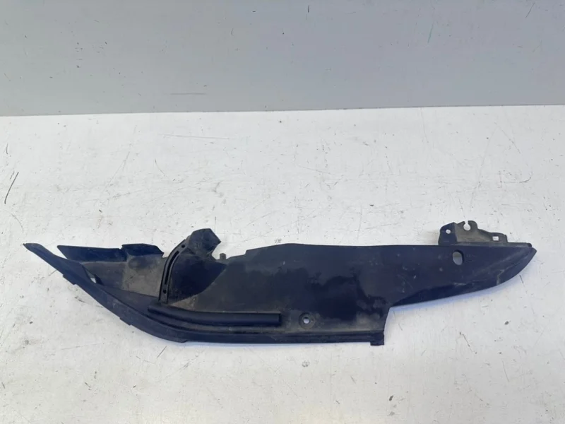 Пыльник крыла Lexus RX300 2017-2019 4