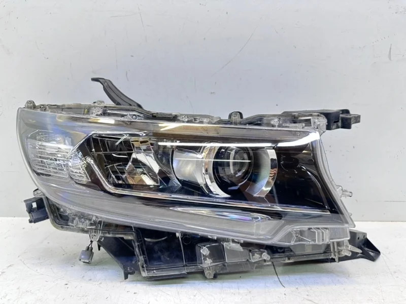 Фара Toyota Land Cruiser Prado 2018-2023 150