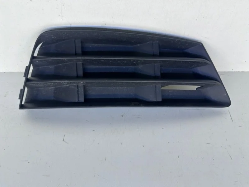 Решетка бампера AUDI A4 2015-2020 B9