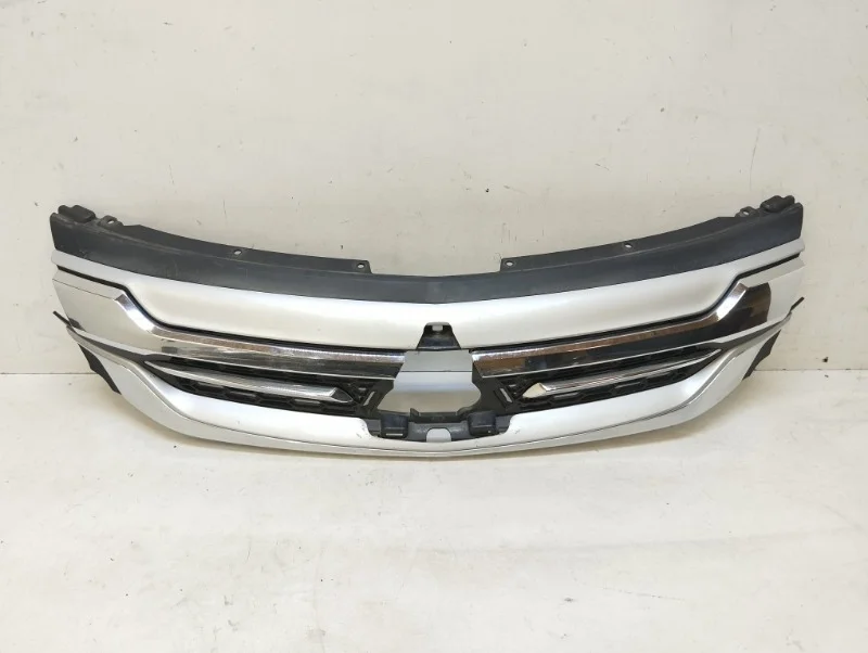 Решетка радиатора Mitsubishi Pajero Sport 2015-2021 3