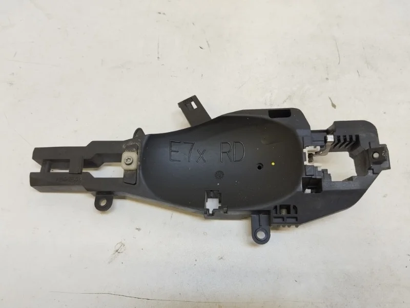 Кронштейн ручки двери BMW 3er 2005-2013 E90