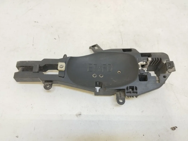 Кронштейн ручки двери BMW 3er 2005-2013 E90