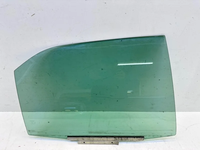 Стекло двери Toyota Camry 2011-2018 V50