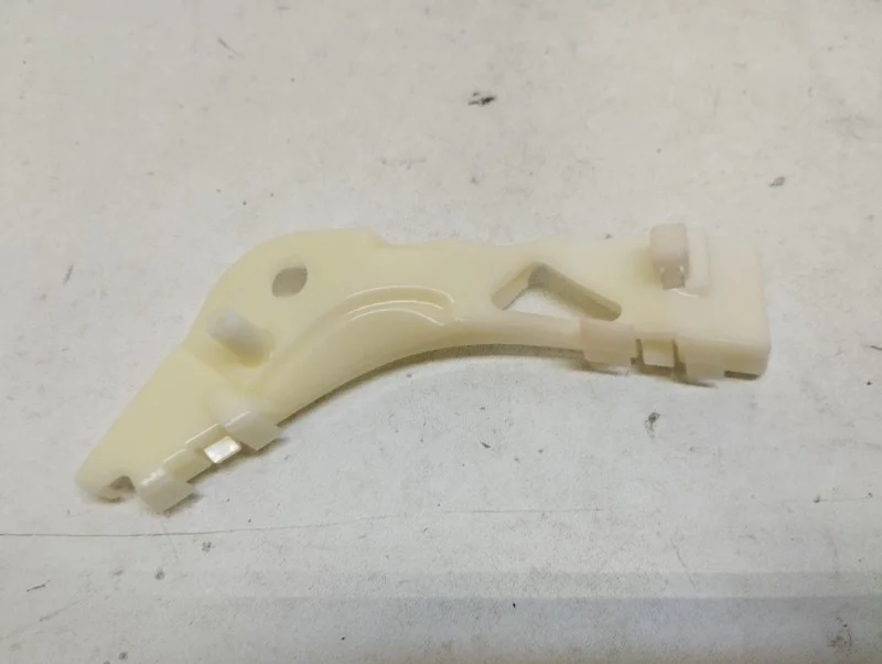 Кронштейн бампера Mazda 6 2002-2009 GG