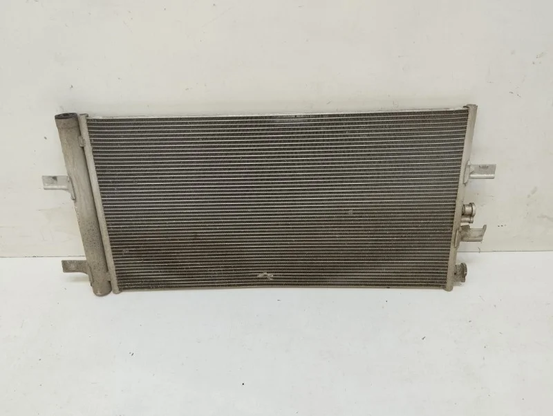 Радиатор кондиционера BMW X1 2015- F48