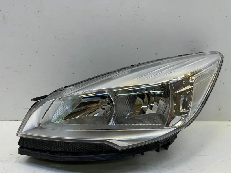 Фара Ford Kuga 2013-2016