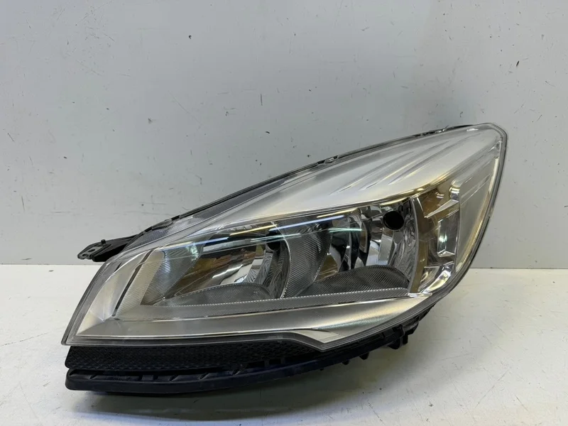 Фара Ford Kuga 2013-2016