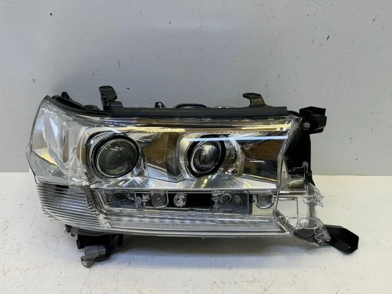 Фара Toyota Land Cruiser 2015-2022 200