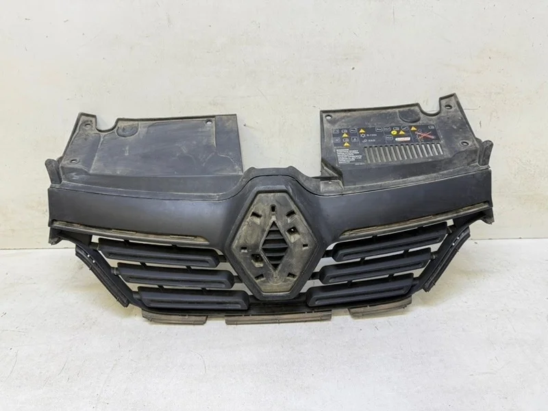 Решетка радиатора Renault Logan 2018-