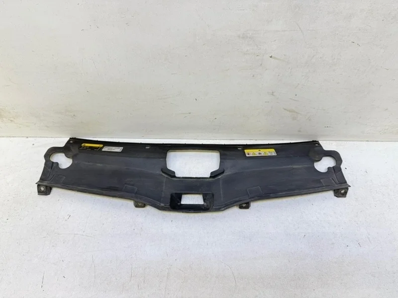 Накладка замка капота Skoda Rapid 2020-