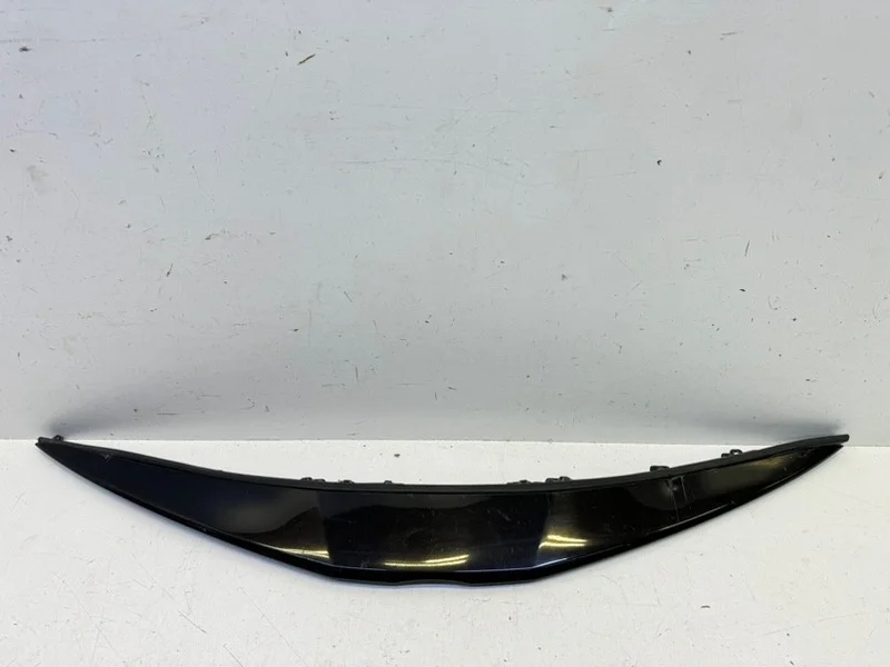 Накладка решетки радиатора Toyota Camry 2020-2024 V70