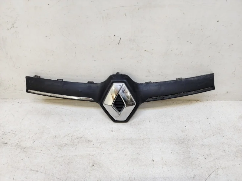 Накладка решетки радиатора Renault Logan 2014-2018