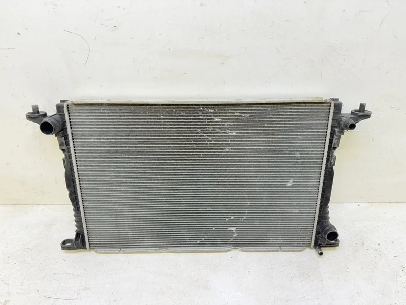 Радиатор охлаждения AUDI Q7 2015- 4M