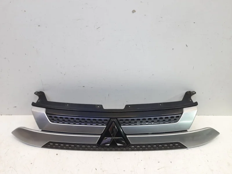 Решетка радиатора Mitsubishi Outlander 2018-2021 3