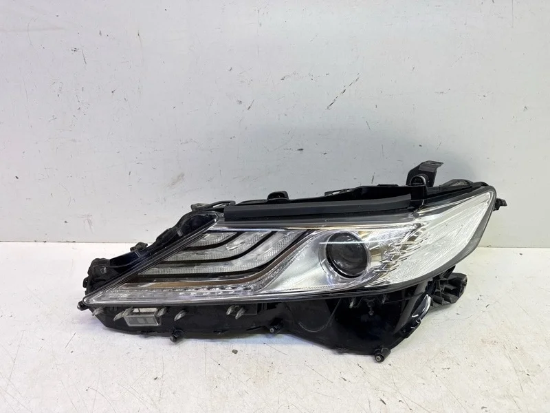 Фара Toyota Camry 2017-2020 V70