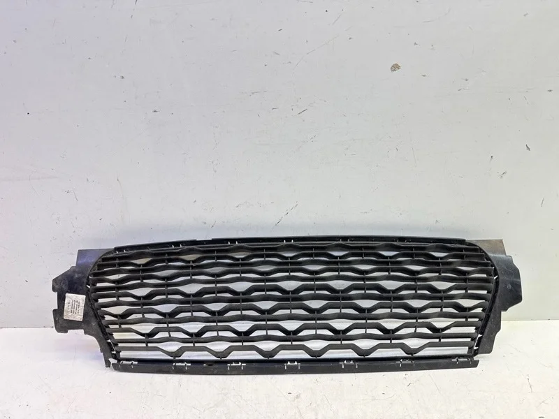 Решетка бампера Renault Duster 2020-2025