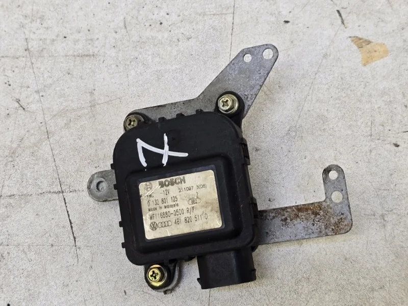 Моторчик заслонки отопителя AUDI A6 1997-2004 C5