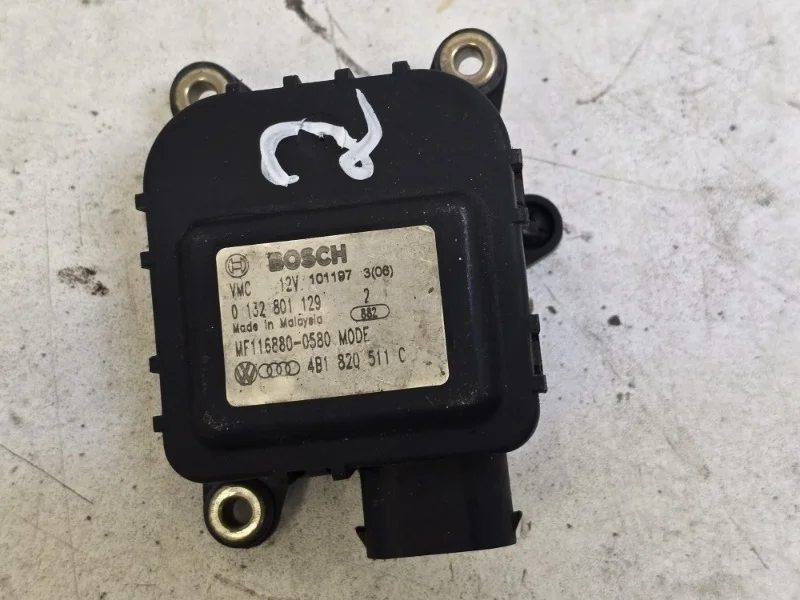 Моторчик заслонки отопителя AUDI A6 1997-2004 C5