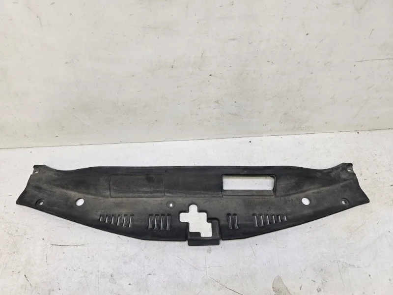 Накладка замка капота Toyota Camry 2017-2020 70