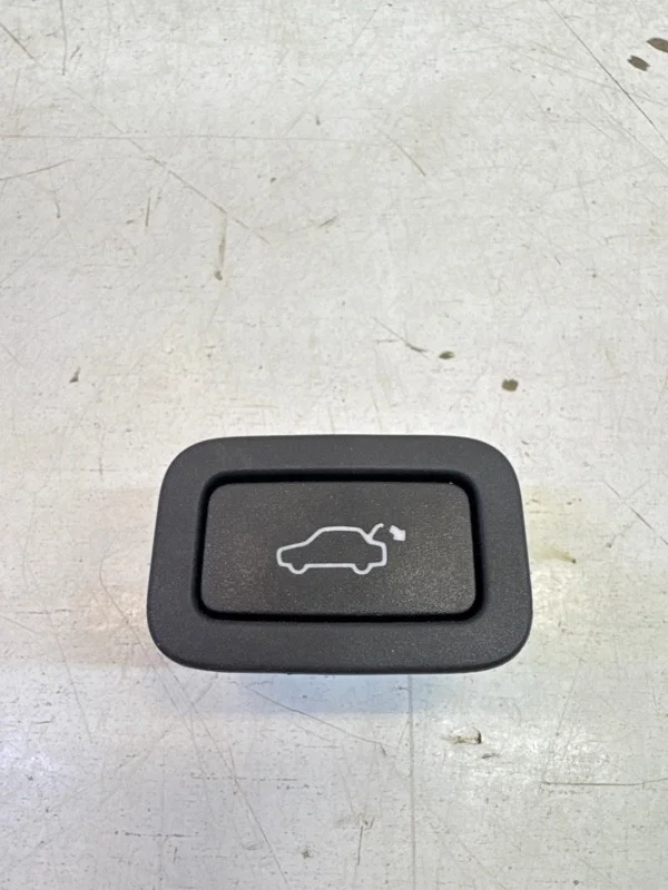 Кнопка крышки багажника Land Rover Range Evoque 2012-2018 L538