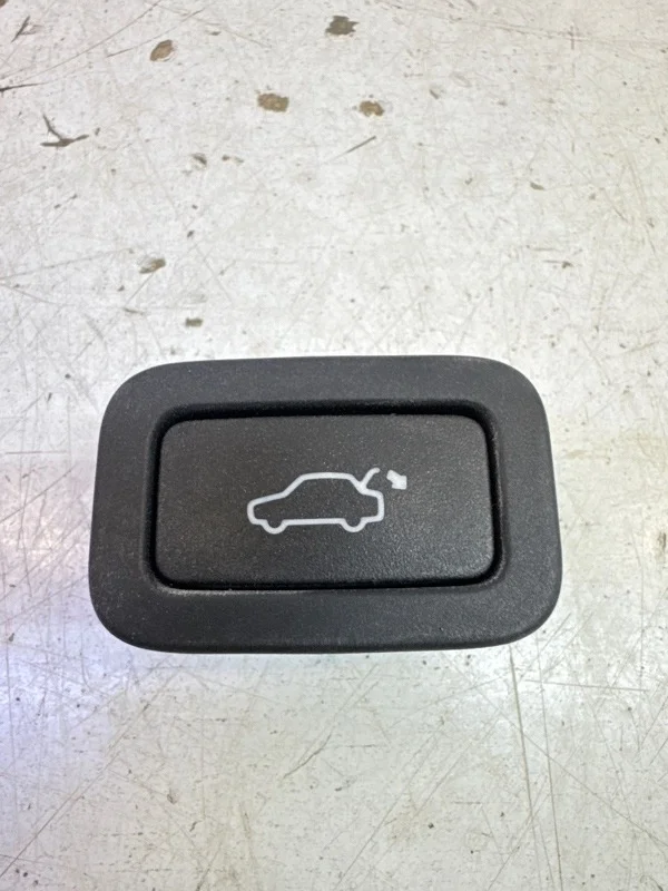 Кнопка крышки багажника Land Rover Range Evoque 2011-2018