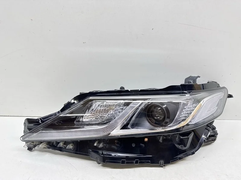 Фара Toyota Camry 2021-2024 XV70