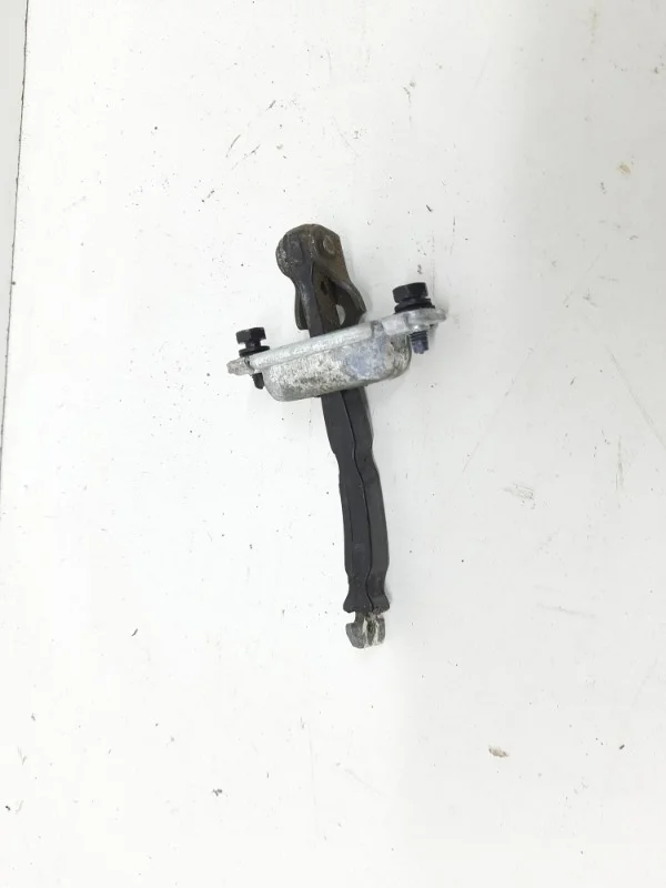 Ограничитель двери Hyundai Solaris 2010-2016