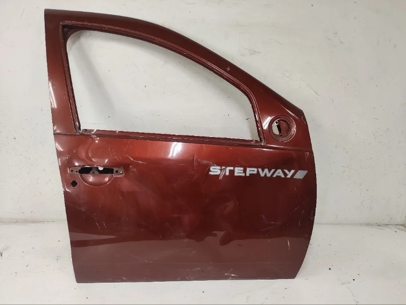 Дверь Renault Sandero Stepway 2010-2014