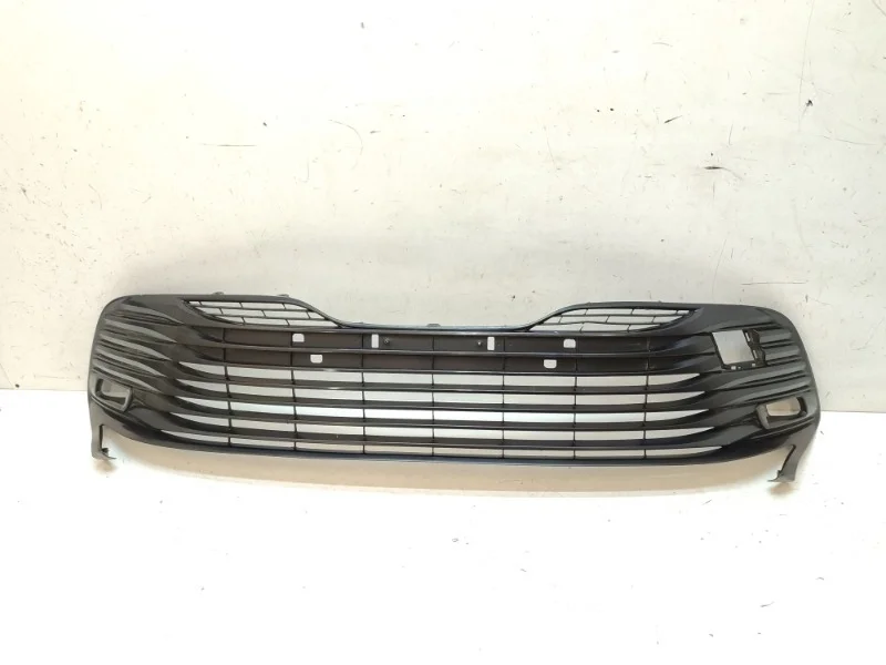 Решетка бампера Toyota Camry 2017-2021 70