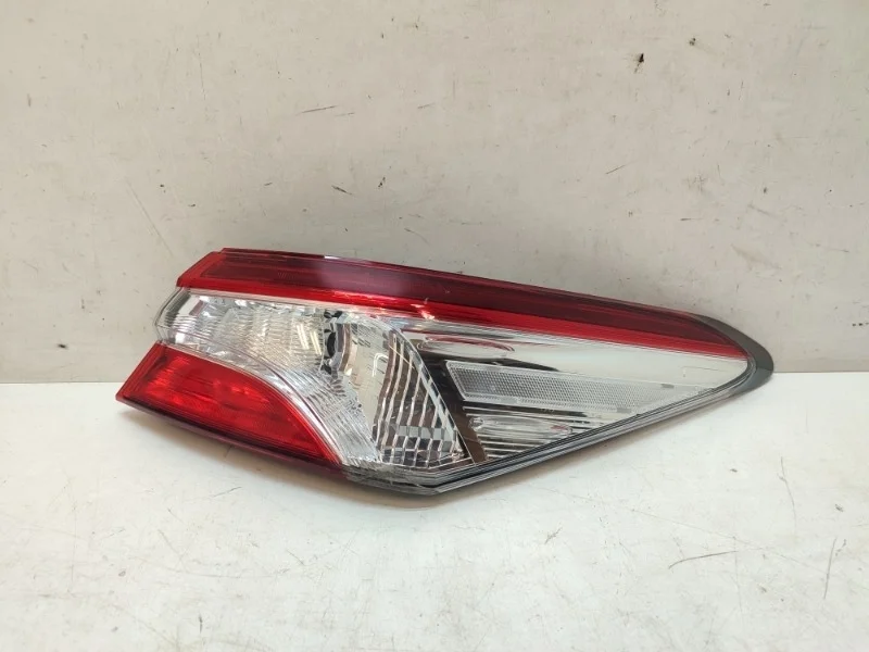 Фонарь Toyota Camry 2018-2024 70