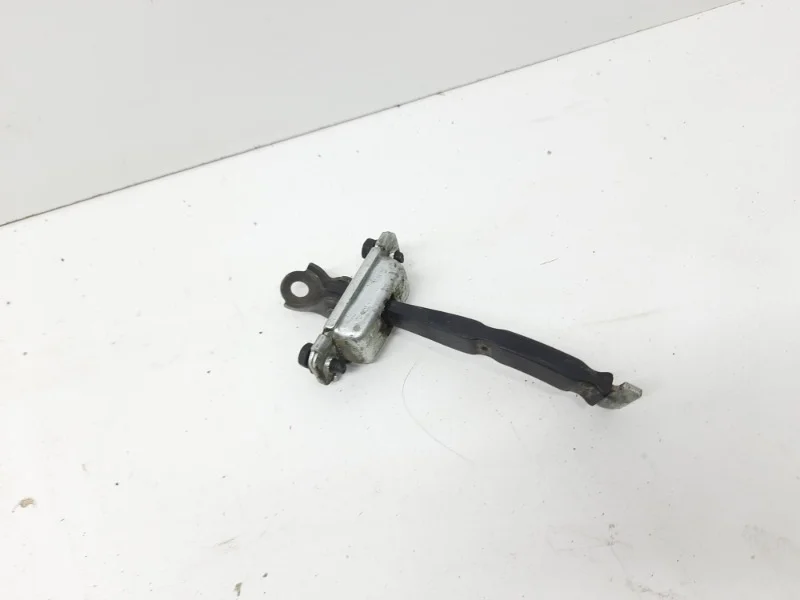 Ограничитель двери Hyundai Solaris 2010-2016