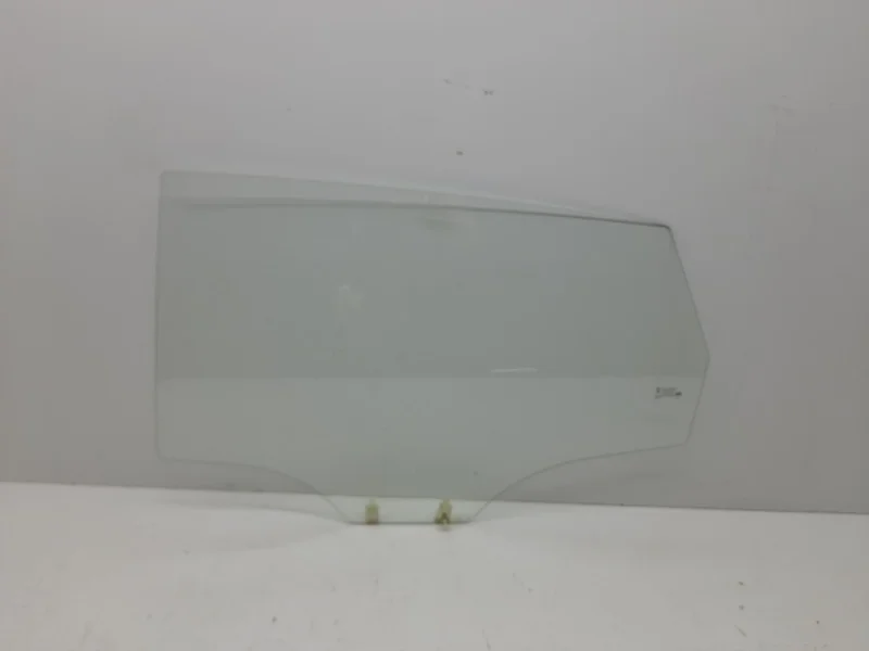 Стекло двери Hyundai Solaris 2010-2016