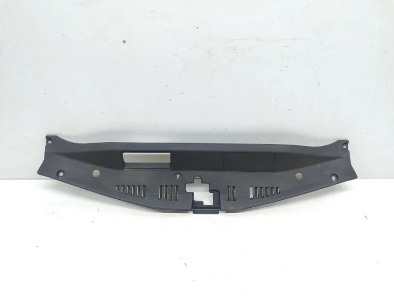 Накладка замка капота Toyota Camry 2017-2024 70