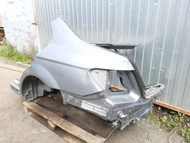 Четверть Mercedes-Benz -Class 2011-2014 W204